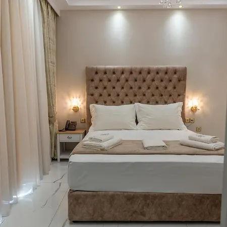 Agora Luxury Boutique לוטראקי