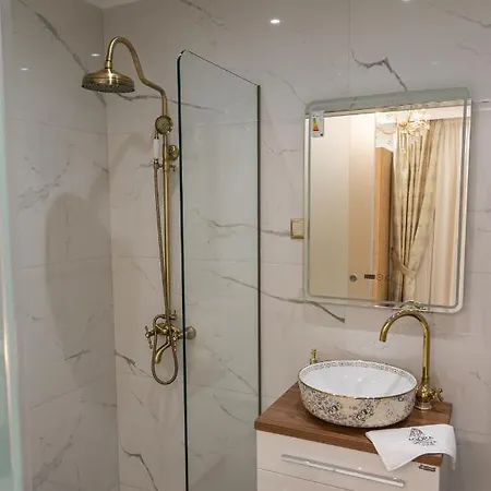 Agora Luxury Boutique מלון 3*
