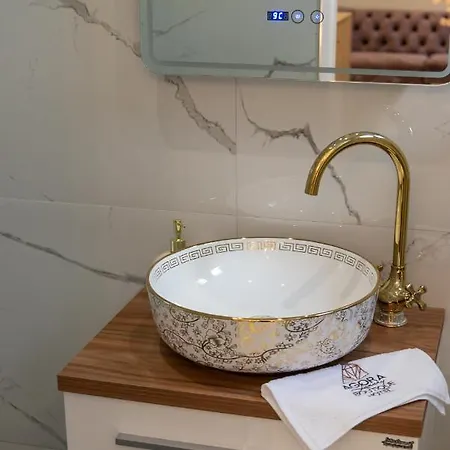 Agora Luxury Boutique מלון לוטראקי