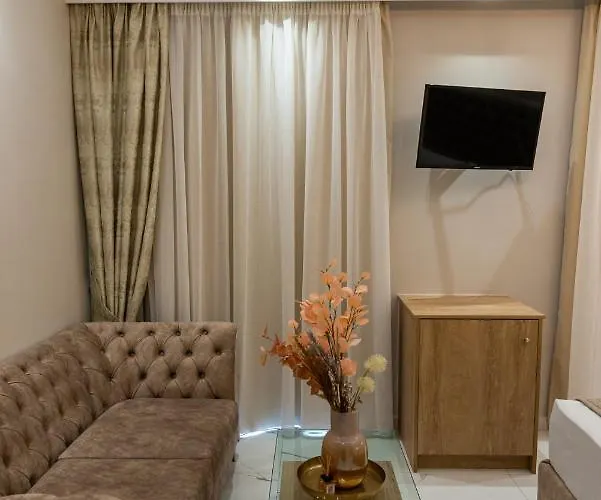 Agora Luxury Boutique לוטראקי