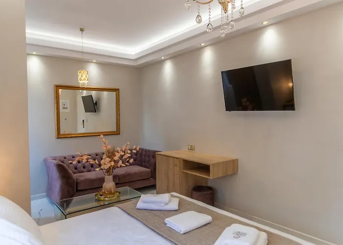 Agora Luxury Boutique 3* לוטראקי