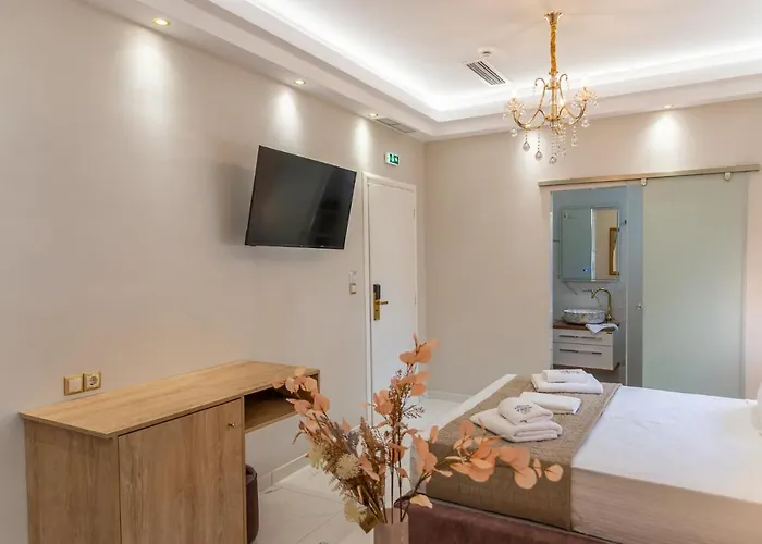 Agora Luxury Boutique 3* לוטראקי